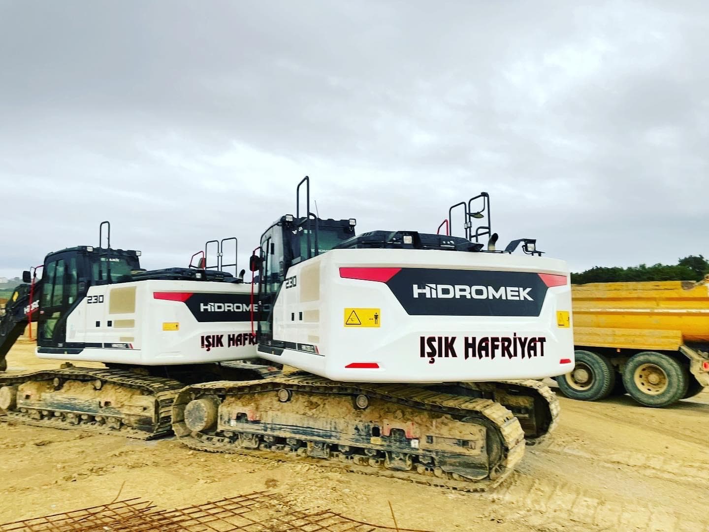 Işık Hafriyat Hidromek ekskavatörleri